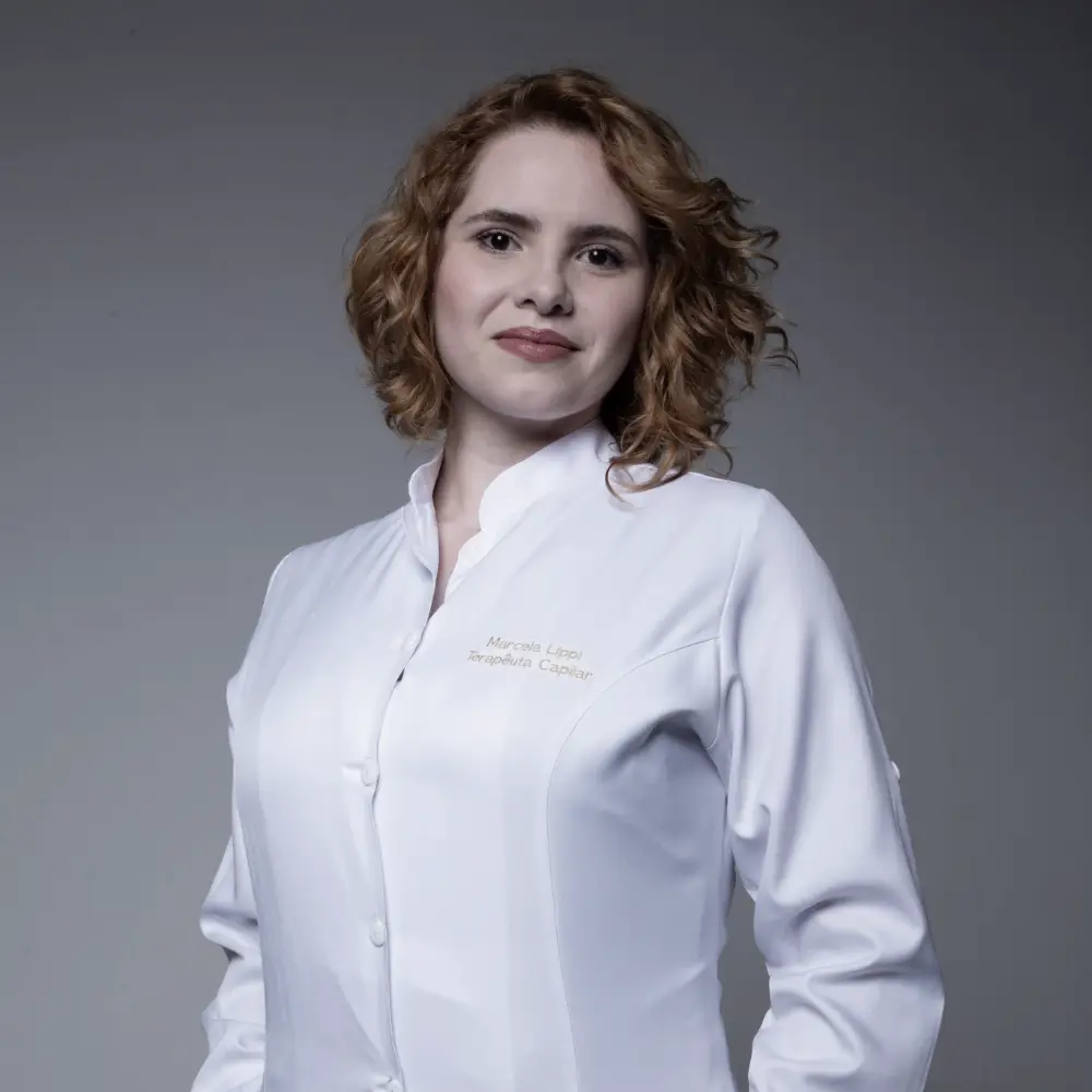 Marcela Segreto Lippi, terapeuta capilar do Beauty.co.lab, cuida do couro cabeludo com ciência, sensibilidade e técnicas inovadoras.