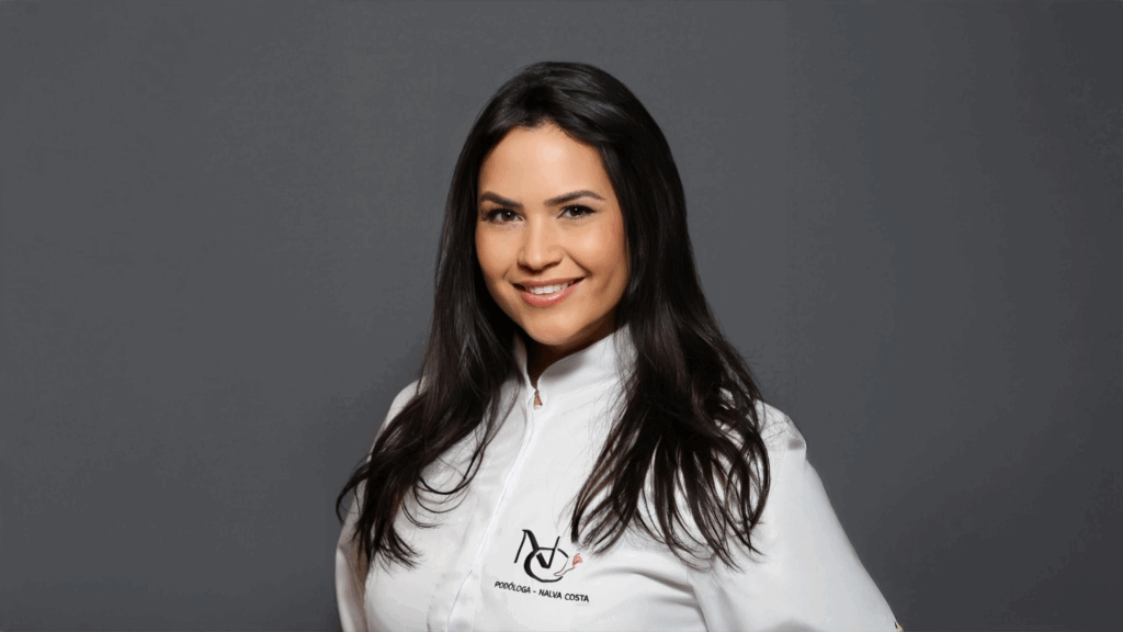 Retrato profissional de Nalva Costa, podóloga especializada em Podologia Avançada no Beauty.co.lab